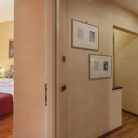 Apartment La Finestra Sul Cortile Di Via Roma By Wonderful Italy *